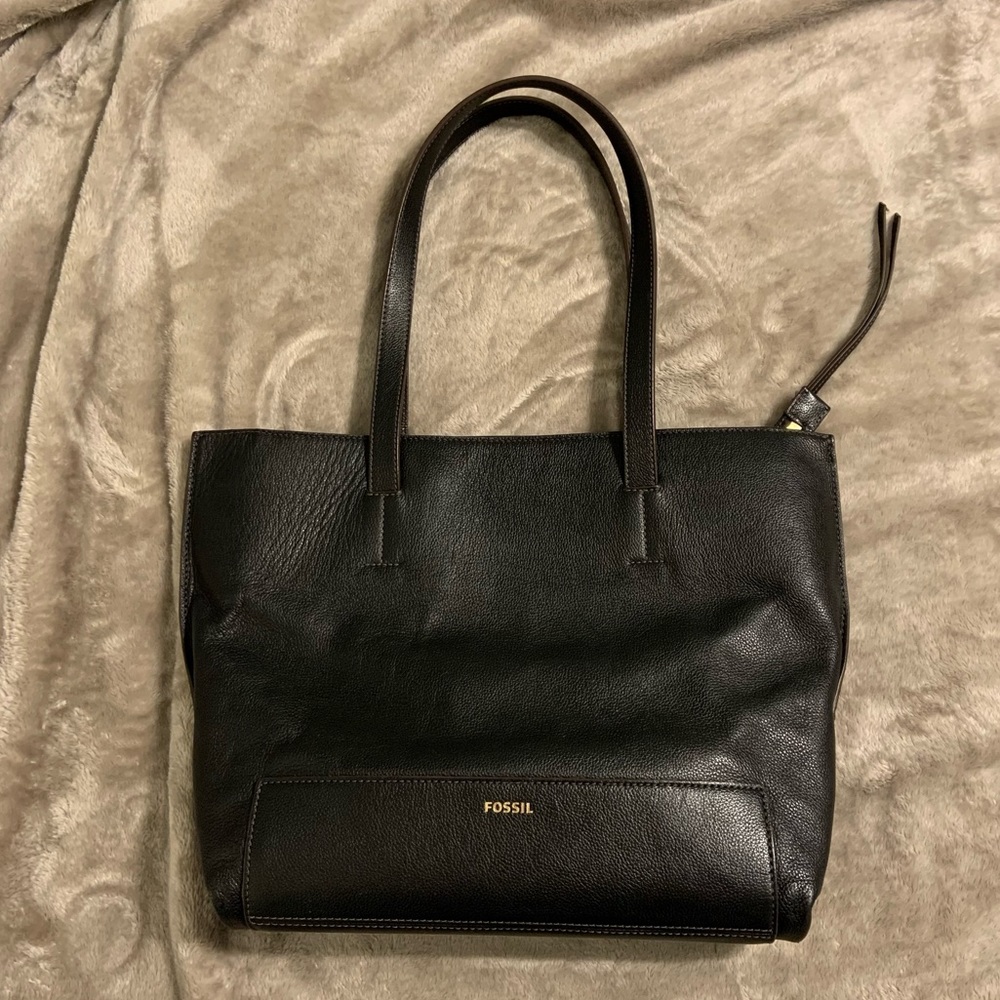 Fossil black tote purse.